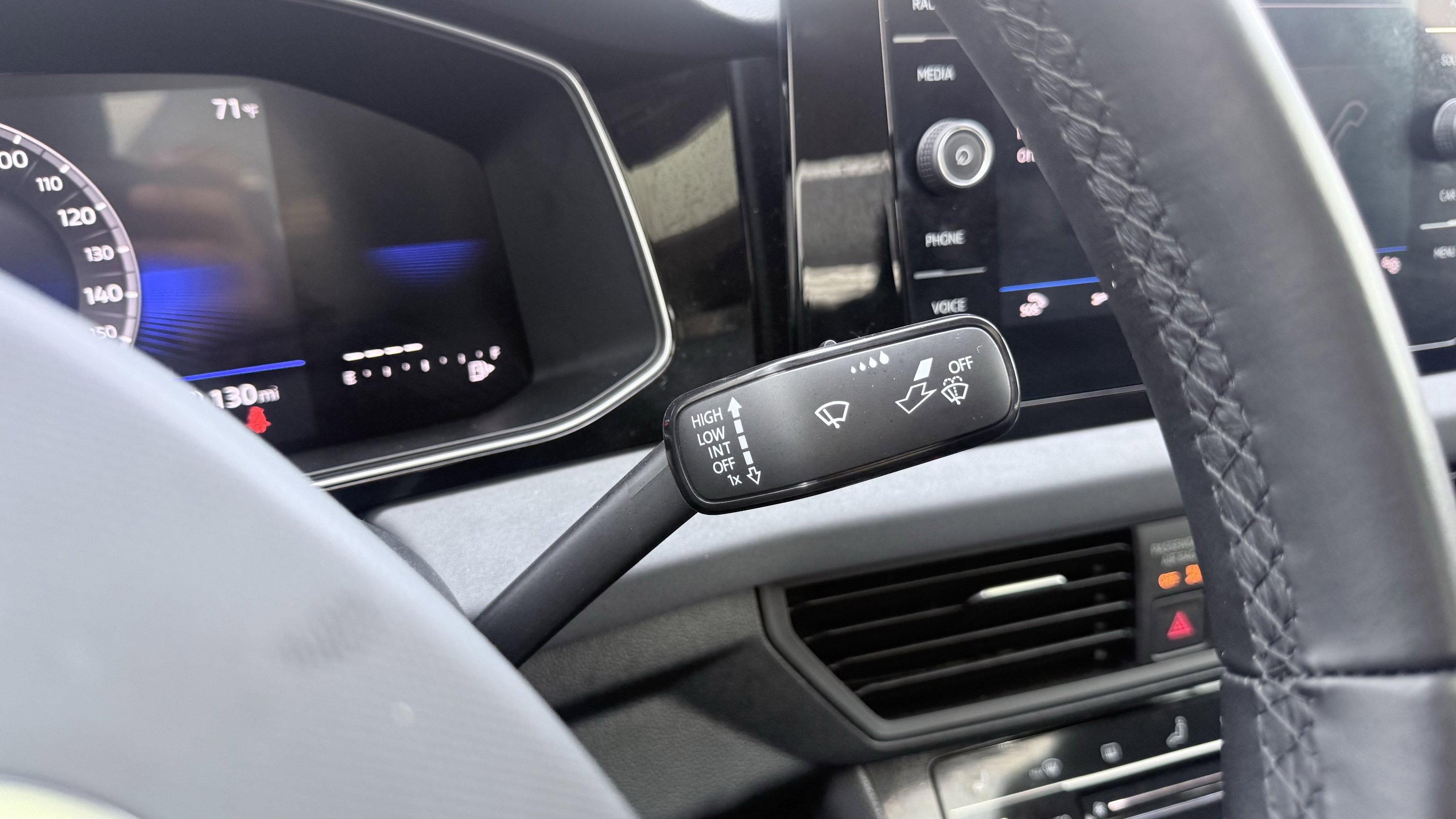 Used 2025 Volkswagen Jetta SE FWD image 53