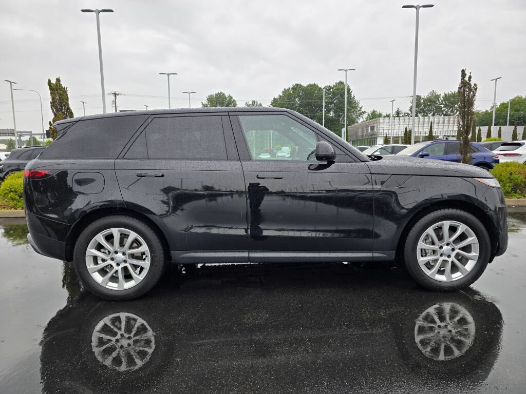 Used 2025 Land Rover Range Rover Sport SE AWD/4WD image 6