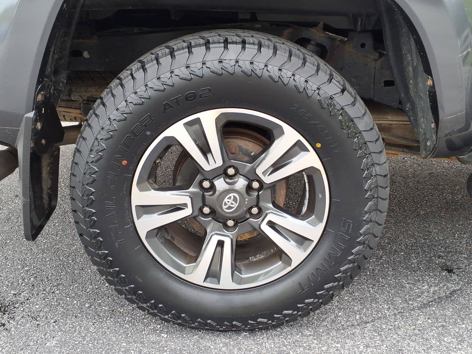 Used 2019 Toyota Tacoma TRD Sport AWD/4WD image 12