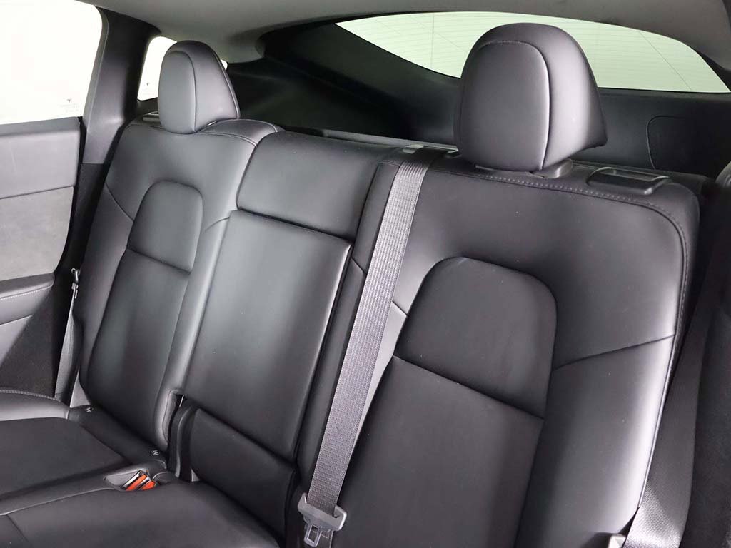 Used 2022 Tesla Model Y Long Range image 34