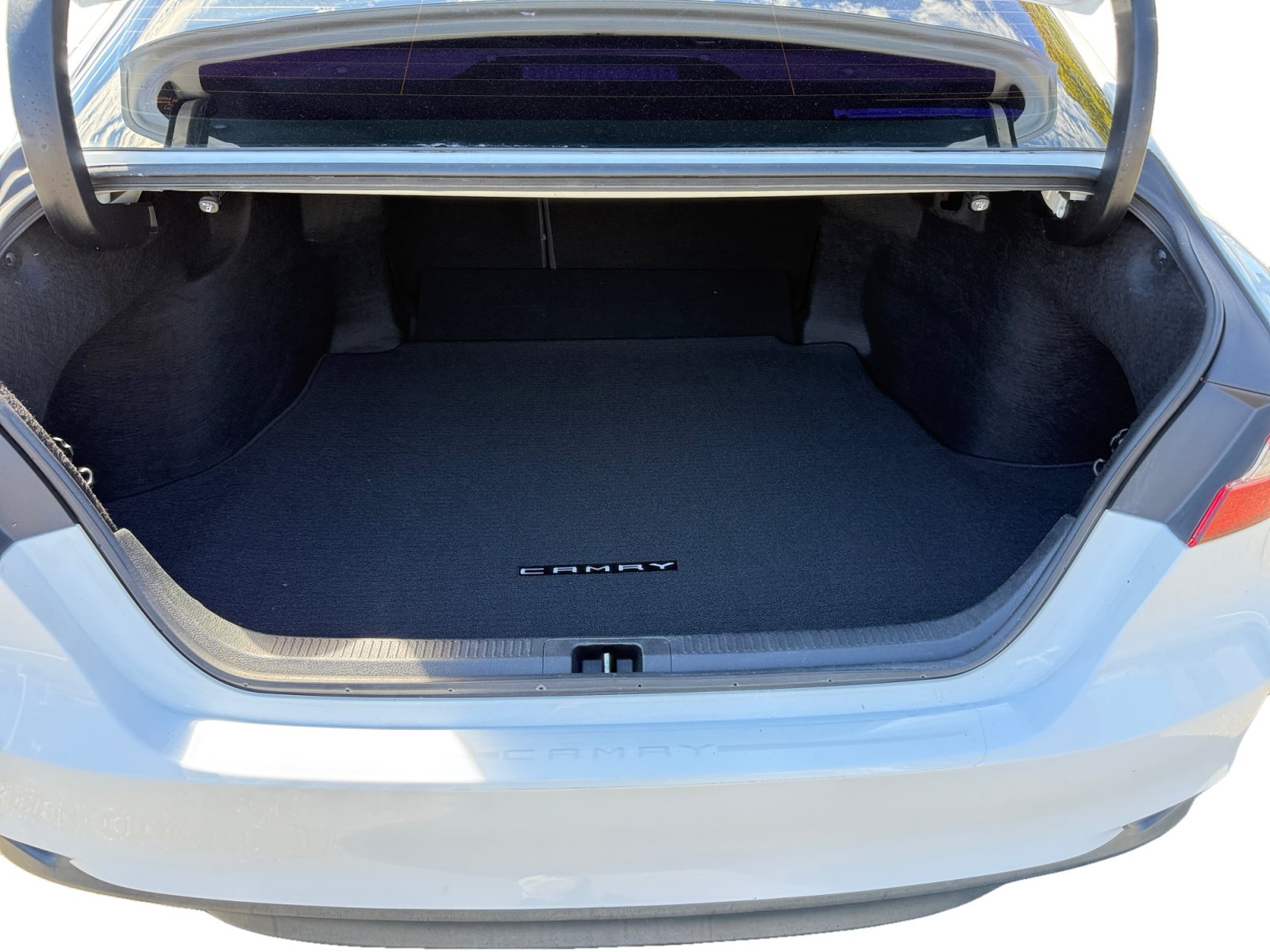 Used 2019 Toyota Camry LE w/ Carpet Mat Package FWD image 17