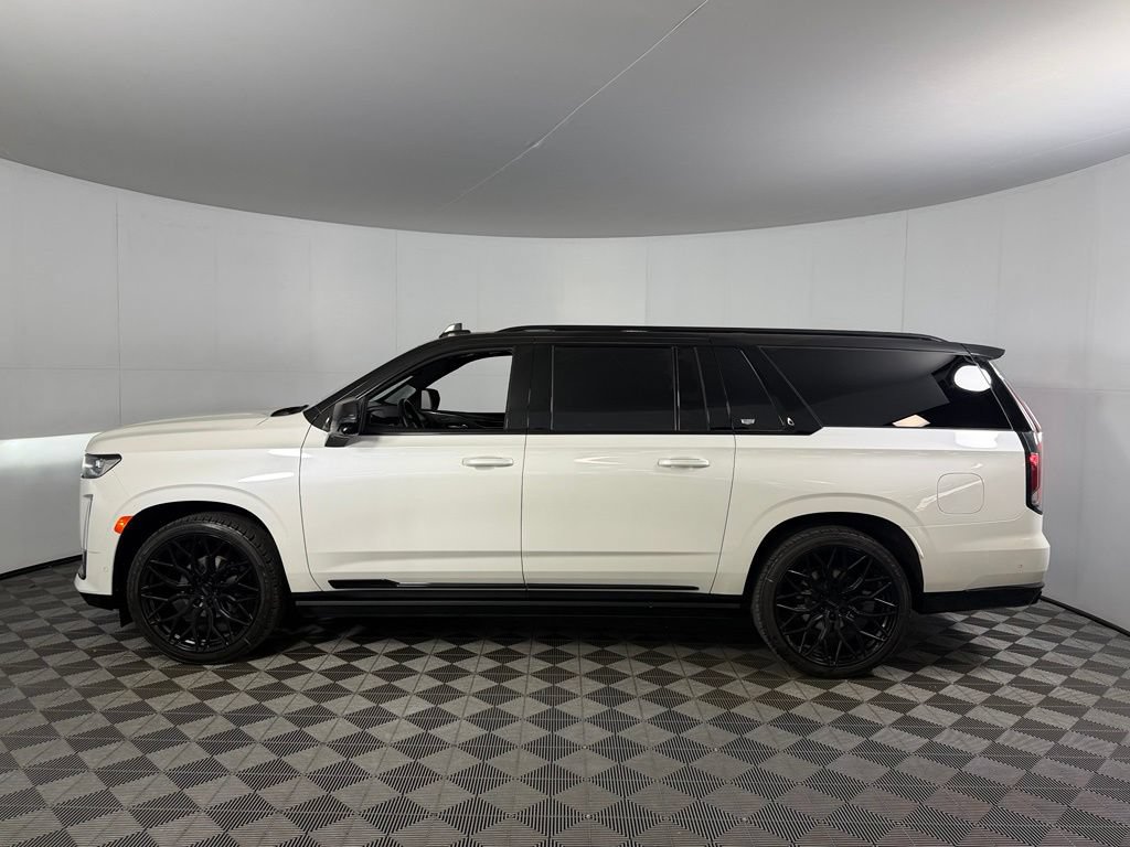 Used 2024 Cadillac Escalade ESV Sport Platinum w/ LPO, ONYX Package AWD/4WD image 10