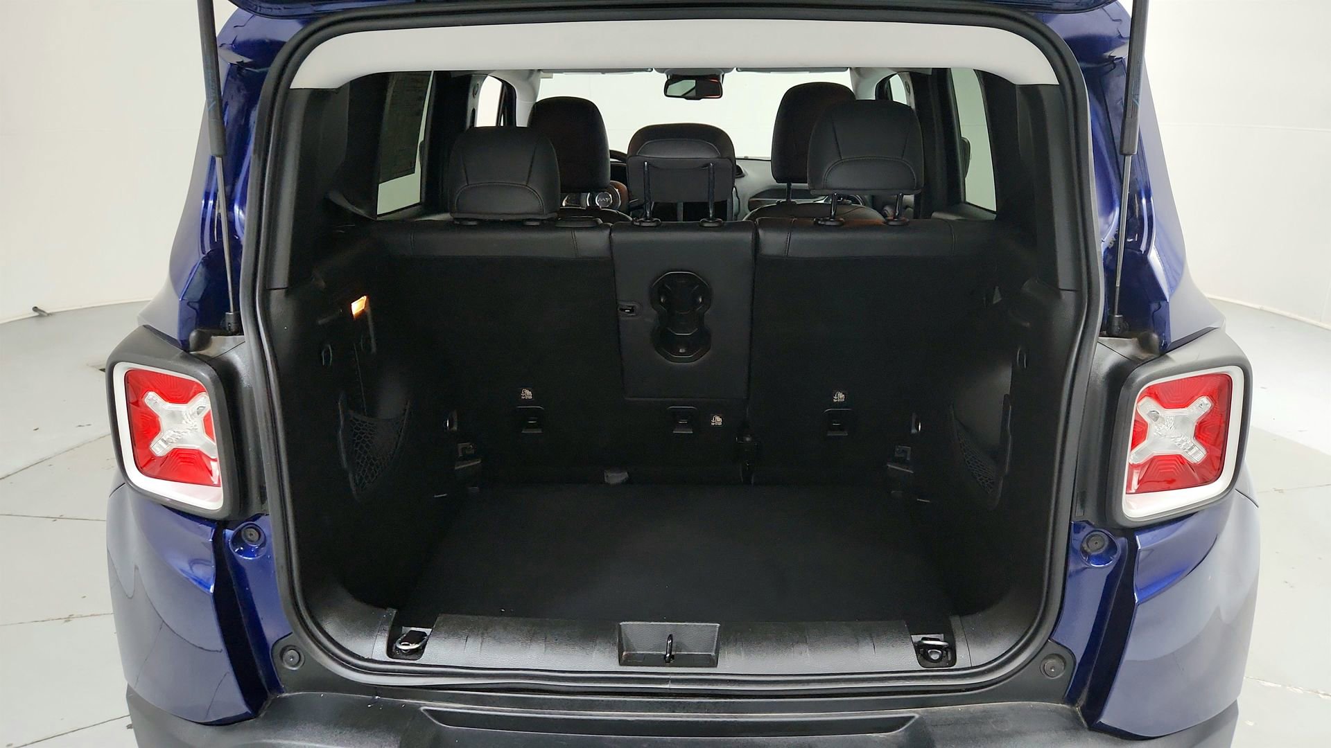 Used 2018 Jeep Renegade Limited w/ UConnect 8.4 Nav Group AWD/4WD image 23