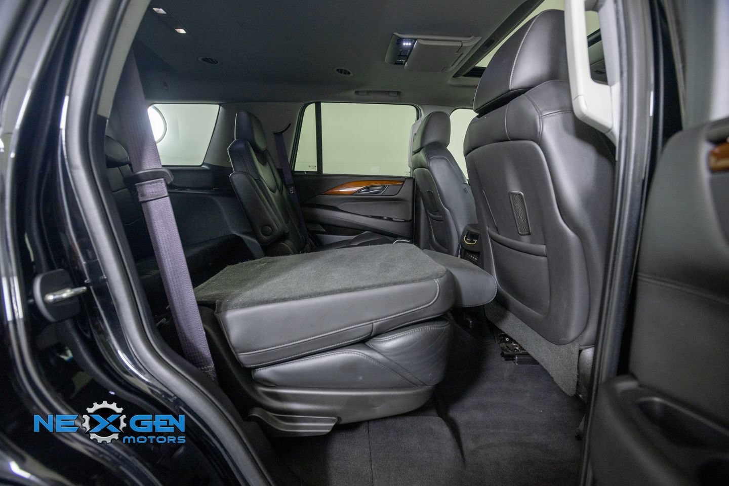 Used 2017 Cadillac Escalade Luxury AWD/4WD image 40