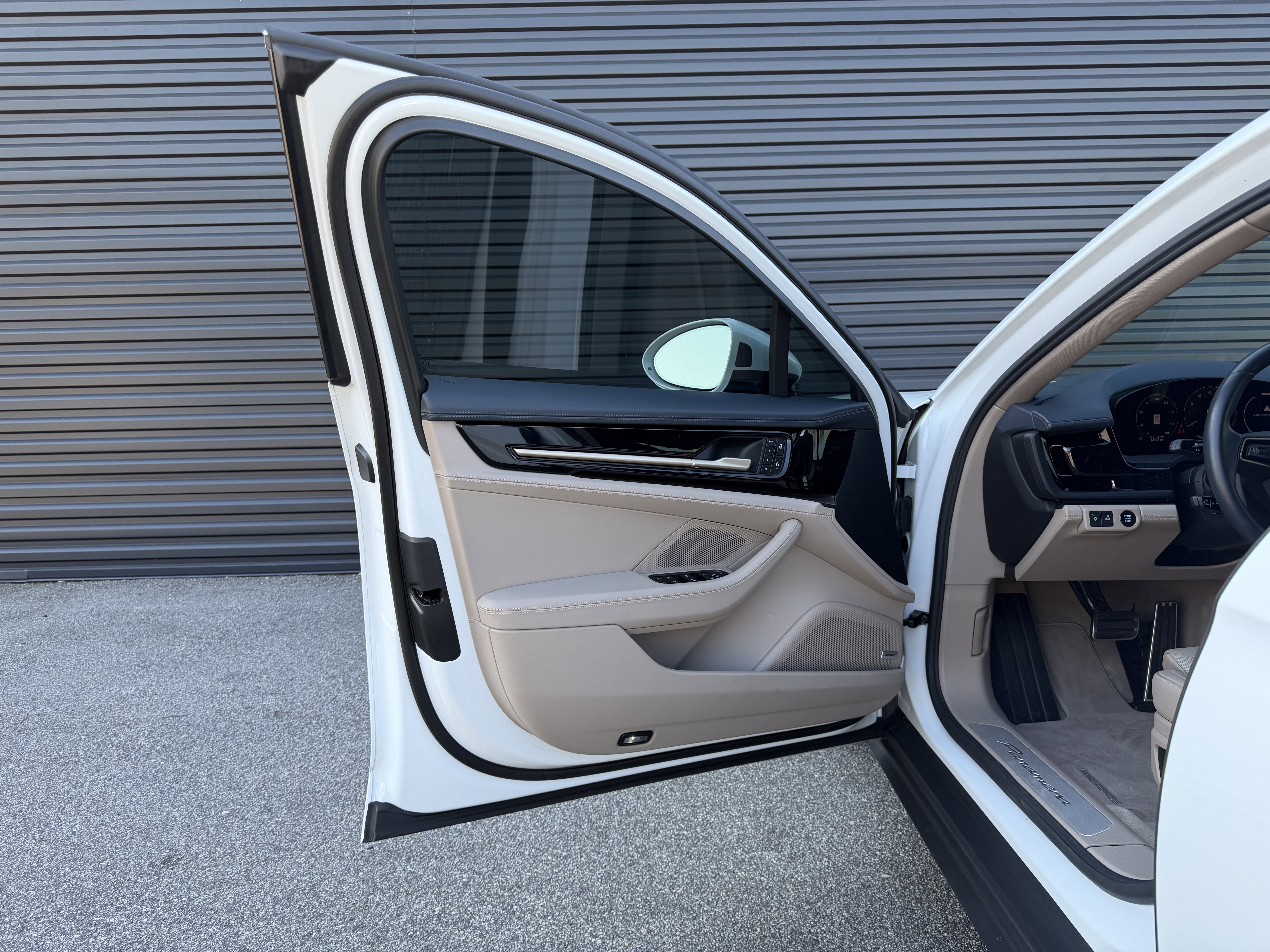 Certified 2024 Porsche Panamera 4 image 25