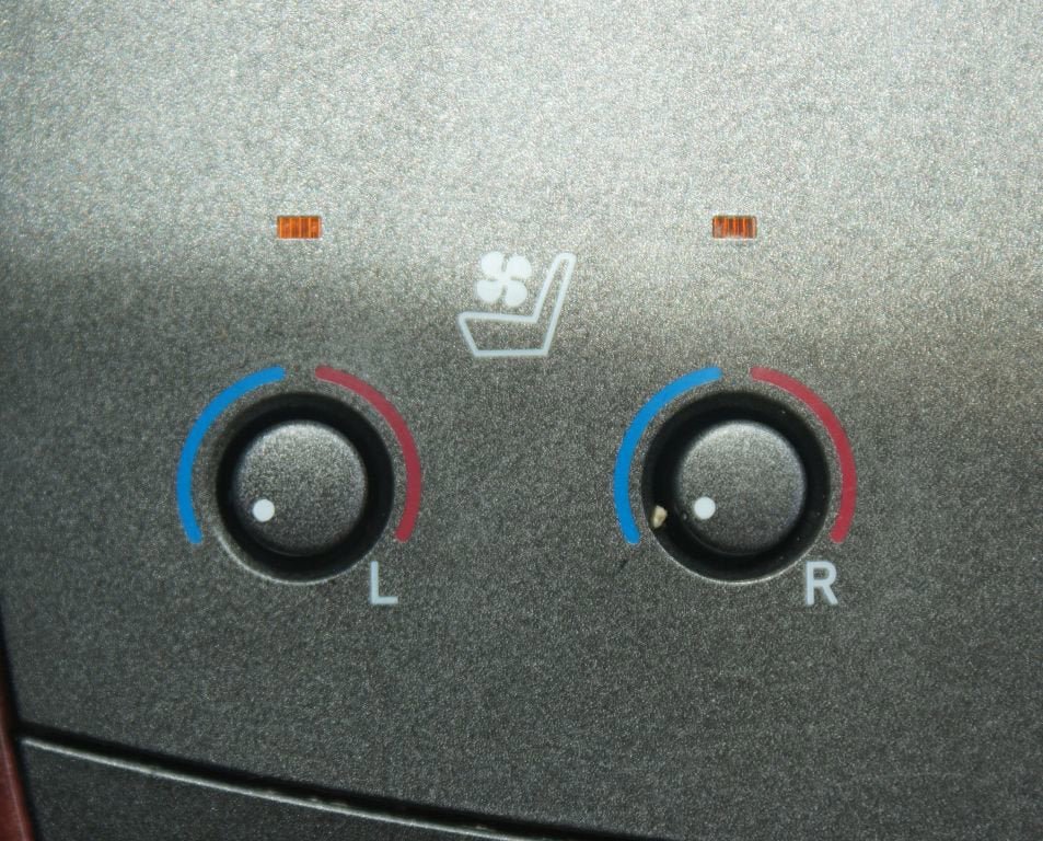 Used 2011 Toyota Avalon Limited FWD image 9