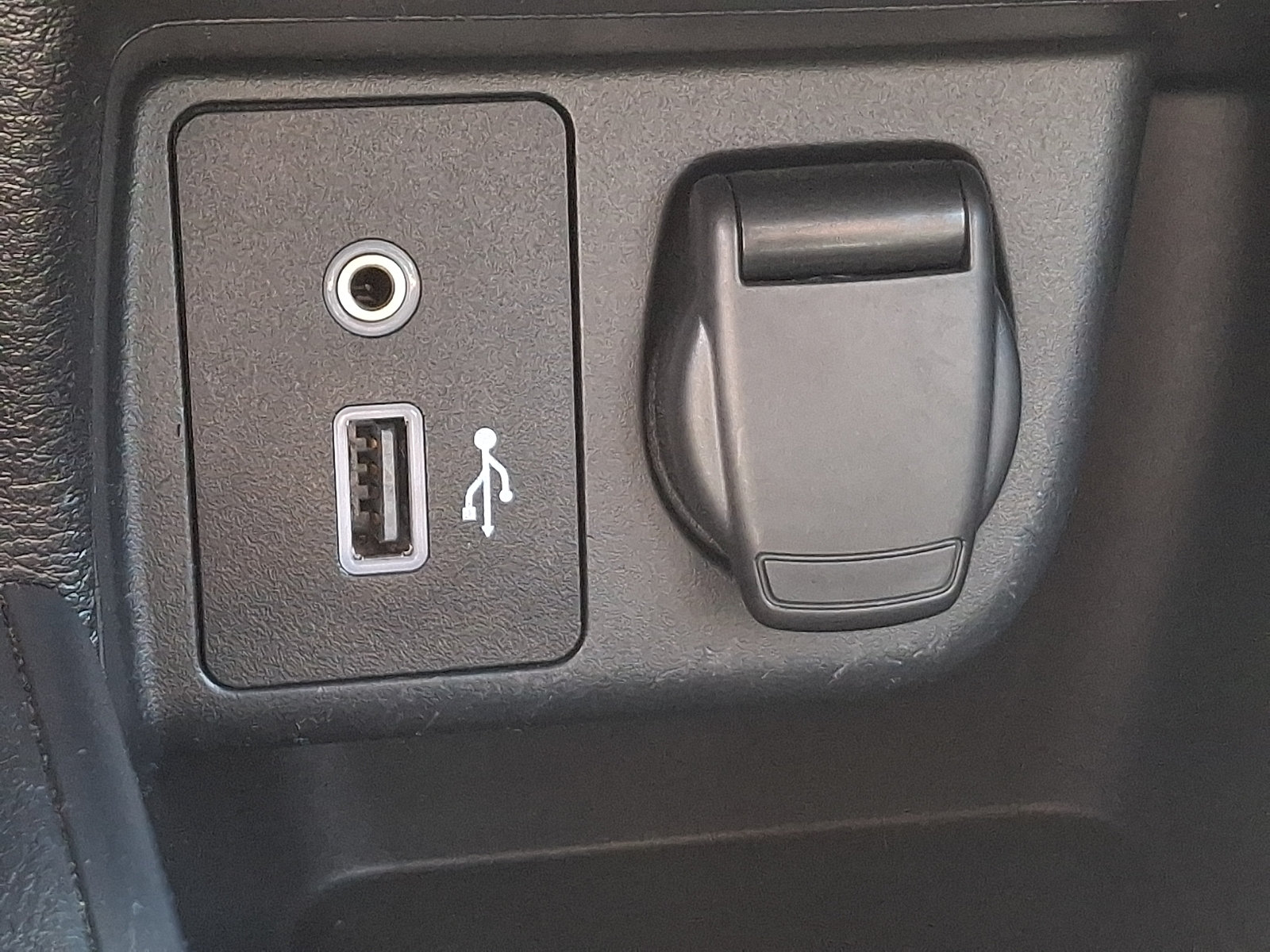 Used 2021 Nissan Versa SV FWD image 23