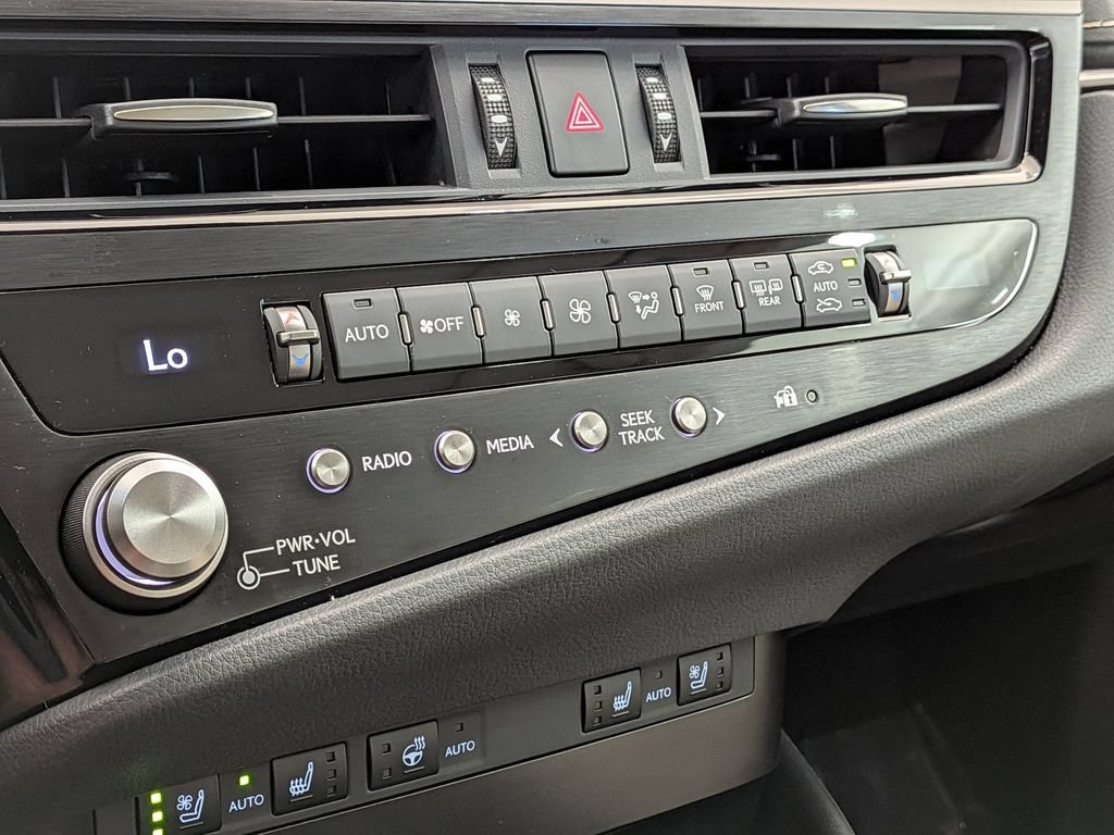 Used 2025 Lexus ES 300h w/ Premium Package FWD image 25