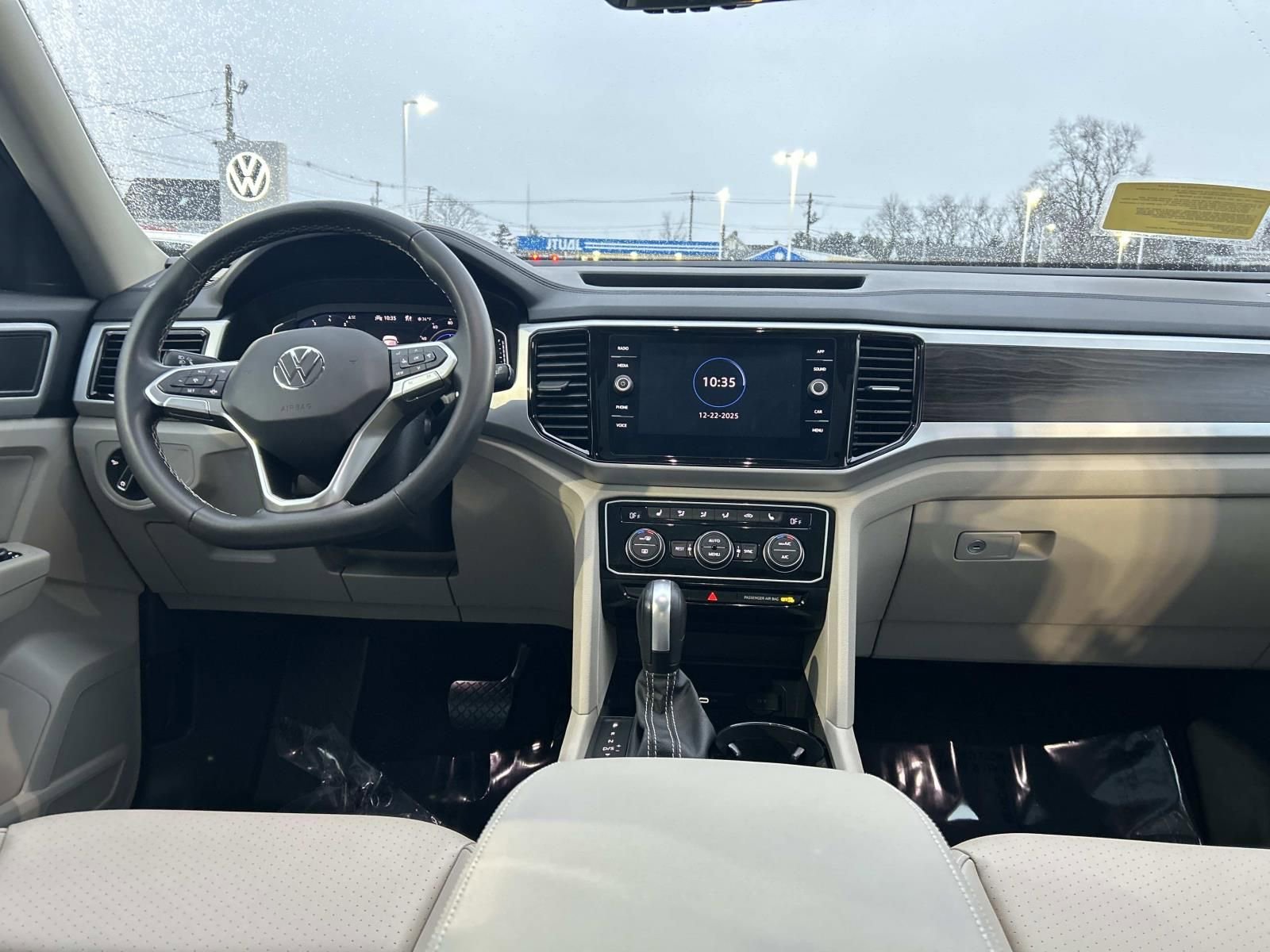 Certified 2022 Volkswagen Atlas SE image 17