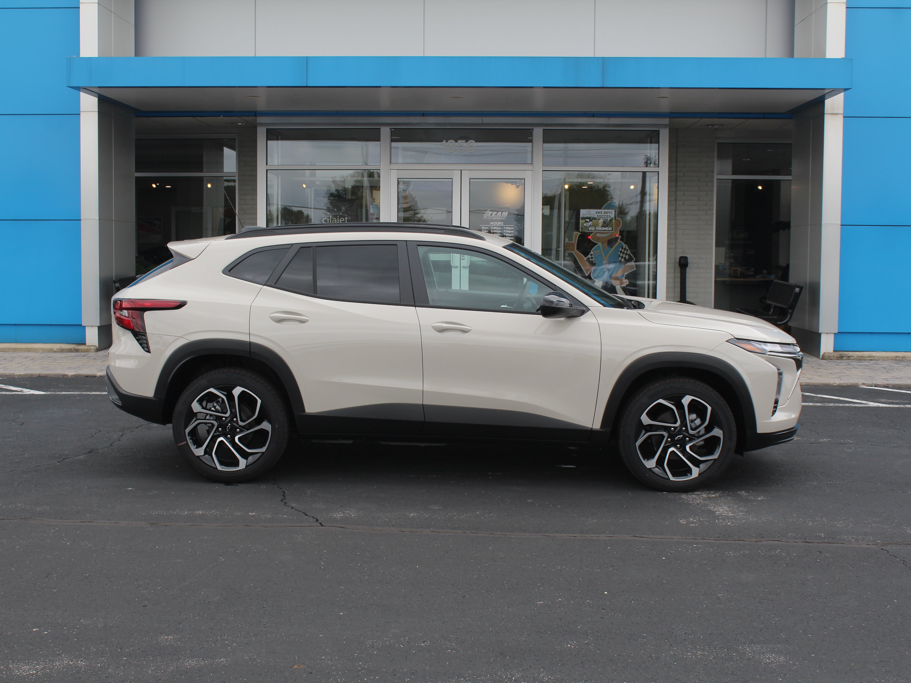 New 2026 Chevrolet Trax RS FWD image 5