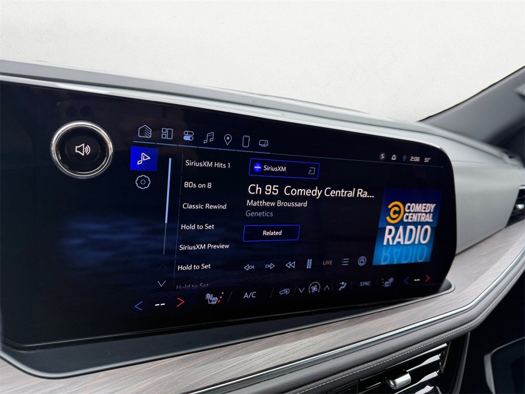 Used 2025 Chevrolet Suburban Z71 image 22