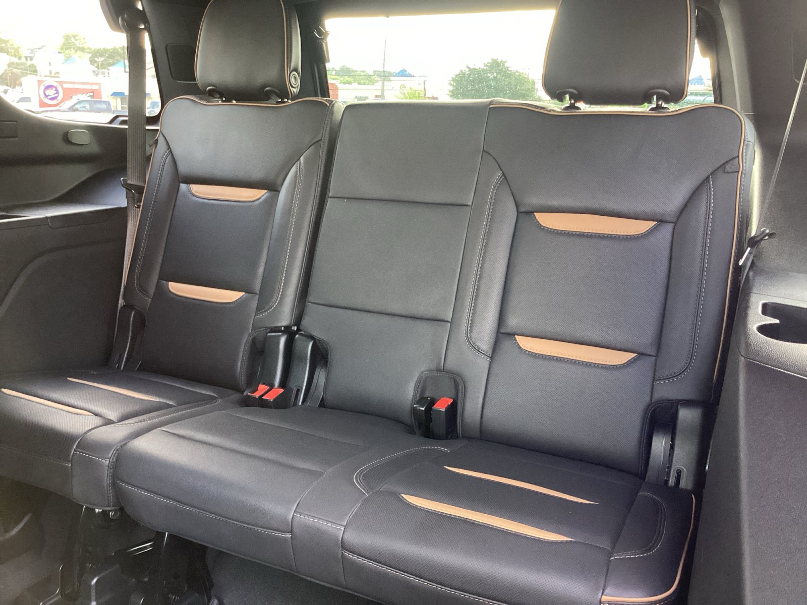 Used 2023 GMC Yukon AT4 w/ AT4 Premium Plus Package AWD/4WD image 31