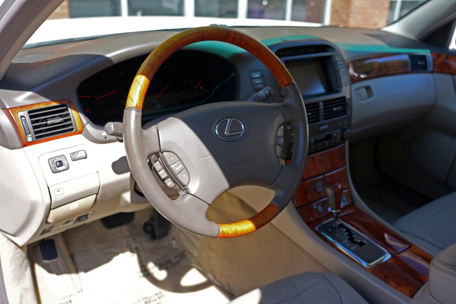Used 2002 Lexus LS 430 w/ Navigation/Mark Levinson Pkg RWD image 12