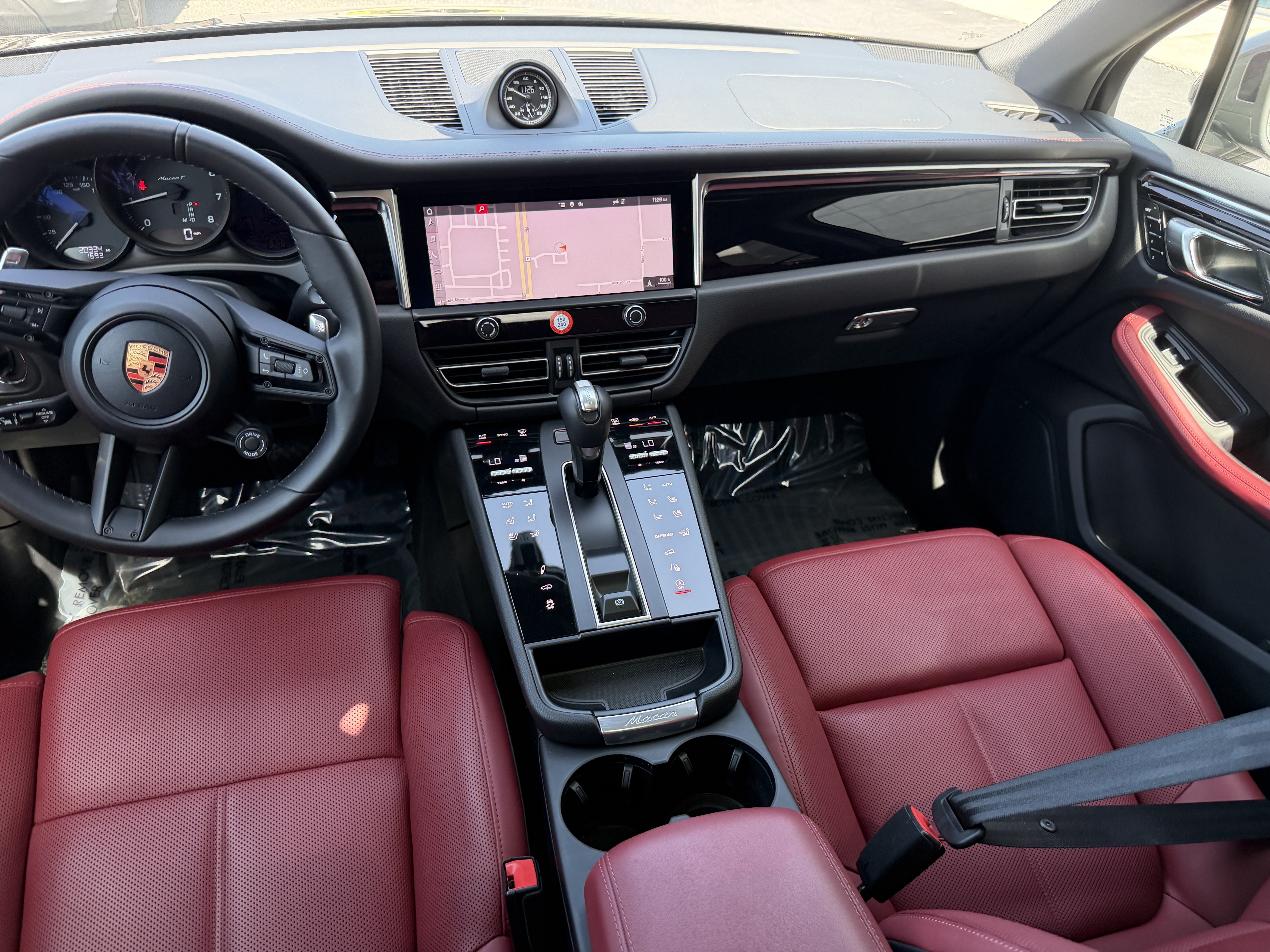 Certified 2023 Porsche Macan Turbo AWD/4WD image 17
