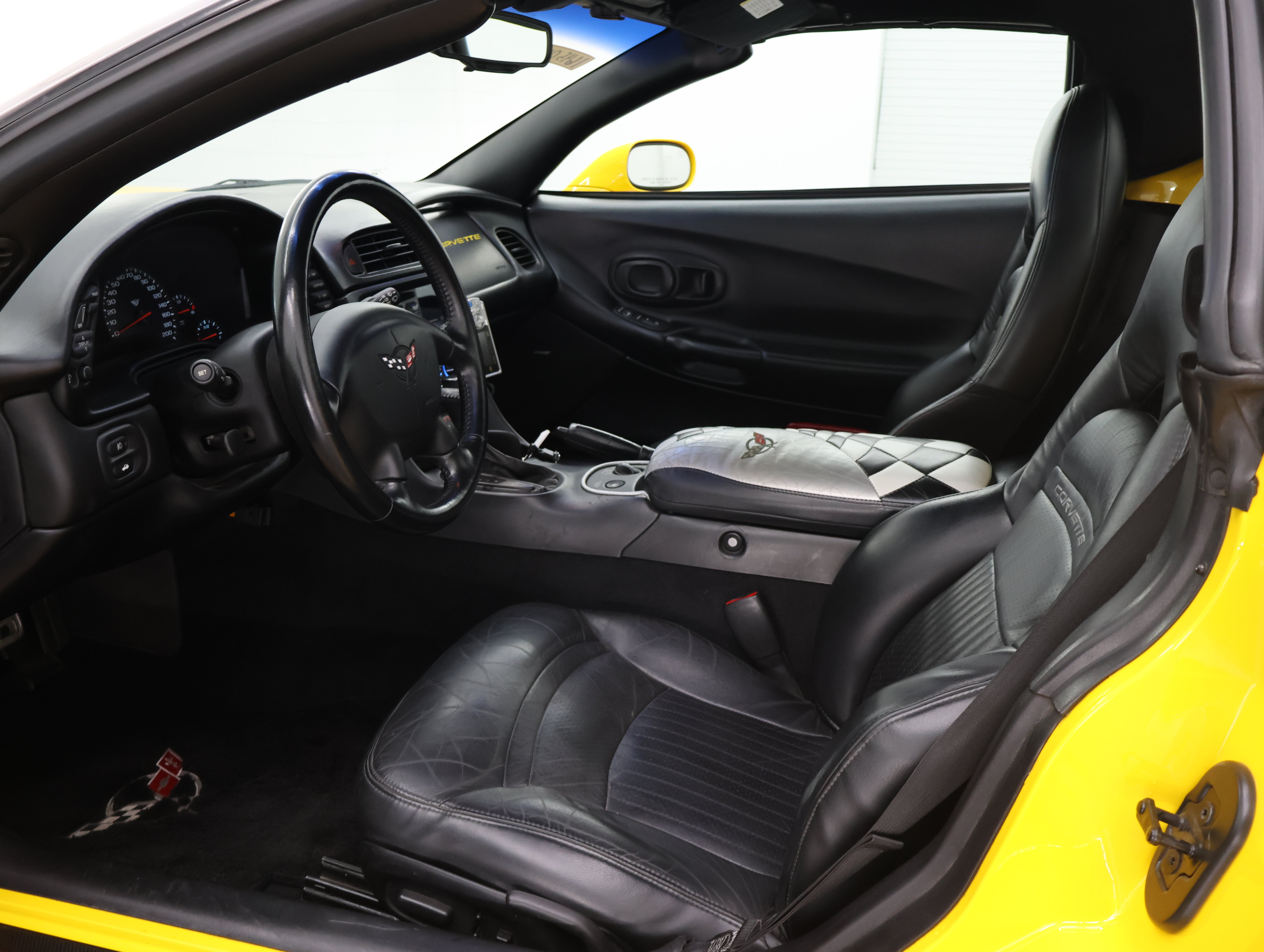 Used 2000 Chevrolet Corvette Convertible w/ Memory Pkg RWD image 8
