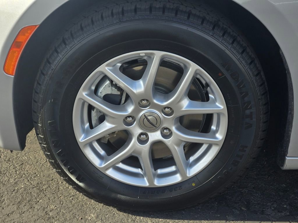 Used 2023 Chrysler Voyager LX image 9