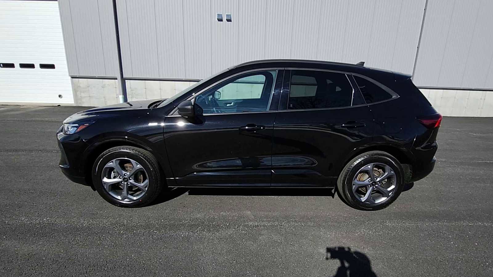 Used 2023 Ford Escape ST-Line w/ Tech Pack #1 AWD/4WD image 5