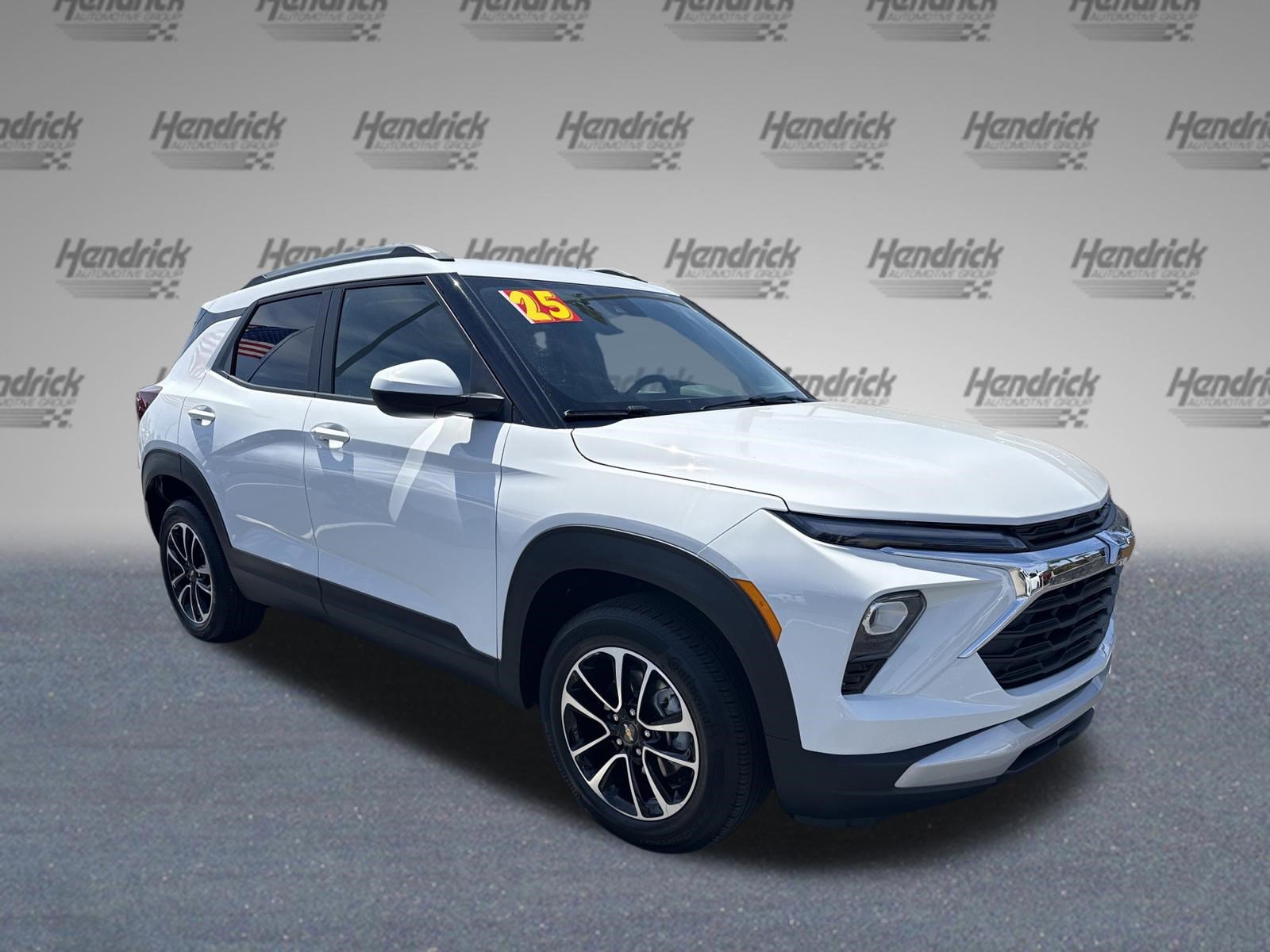 Used 2025 Chevrolet TrailBlazer LT AWD/4WD image 2