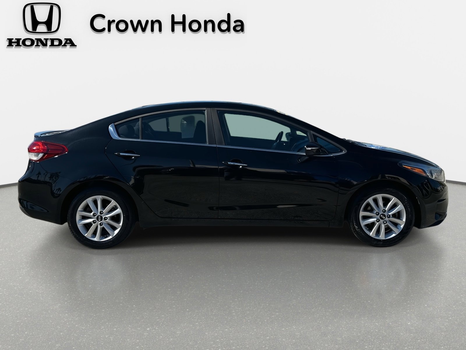 Used 2017 Kia Forte S w/ S Premium Package image 6