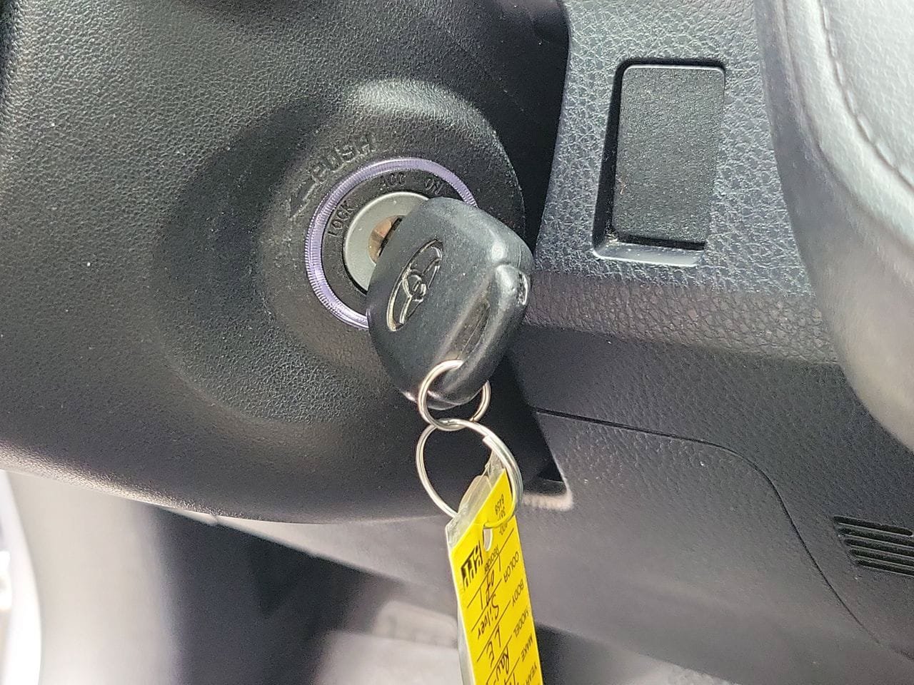 Used 2017 Toyota RAV4 LE FWD image 29