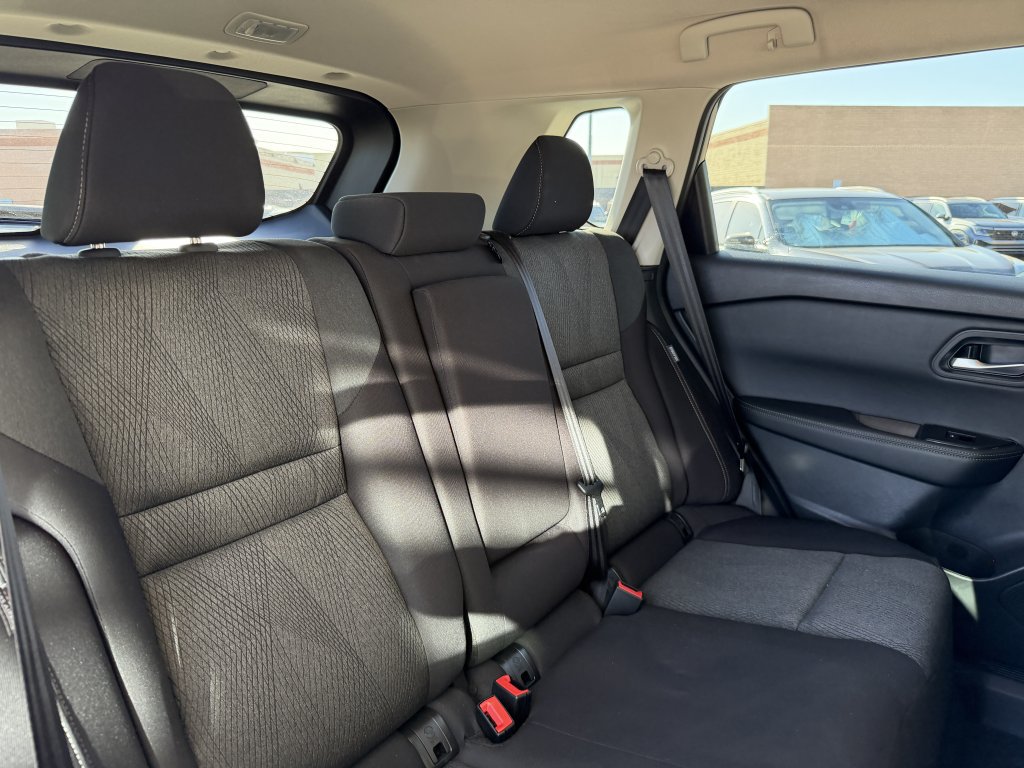 Used 2025 Nissan Rogue SV FWD image 37