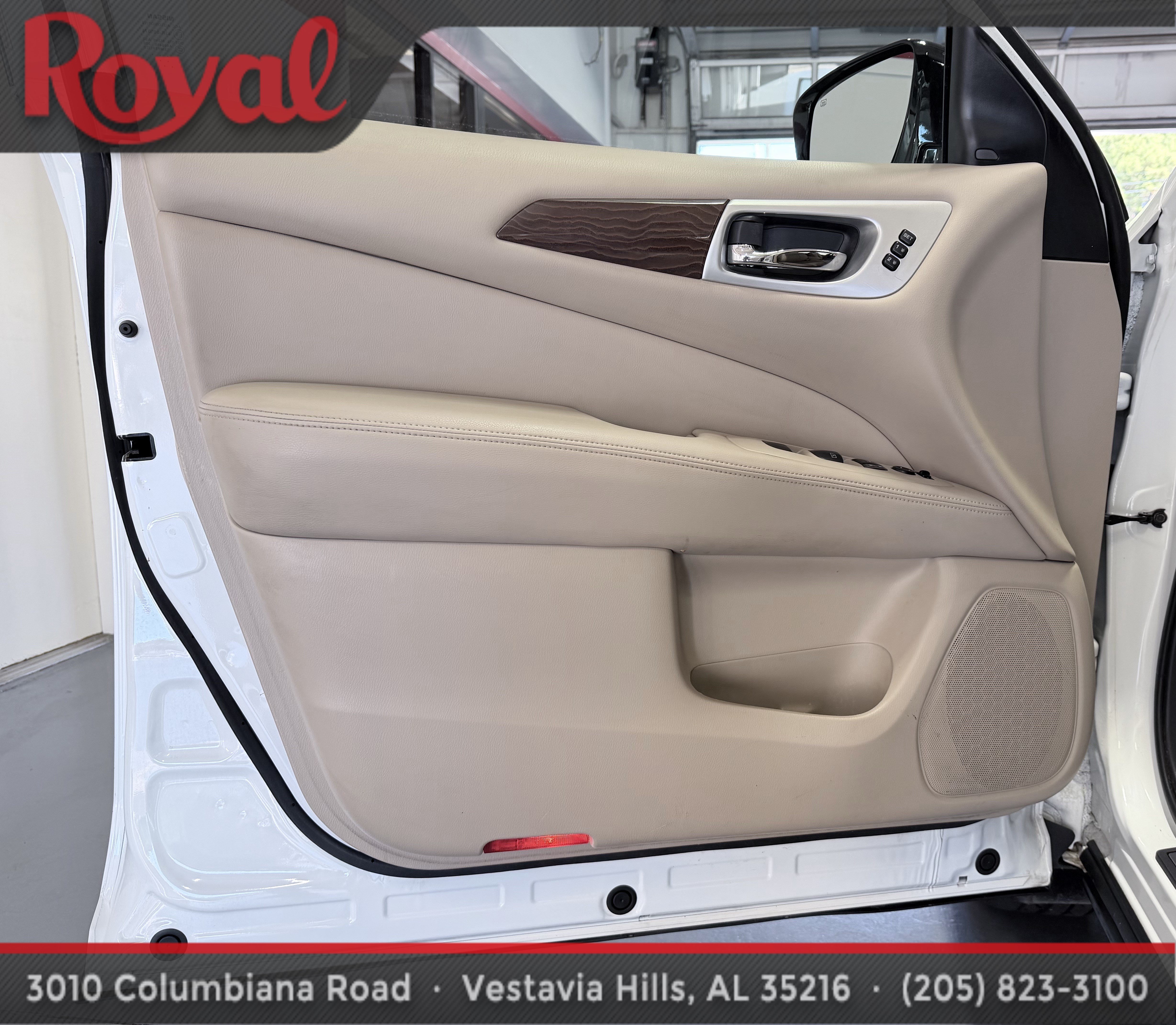 Used 2017 Nissan Pathfinder Platinum w/ Family Entertainment Package FWD image 12