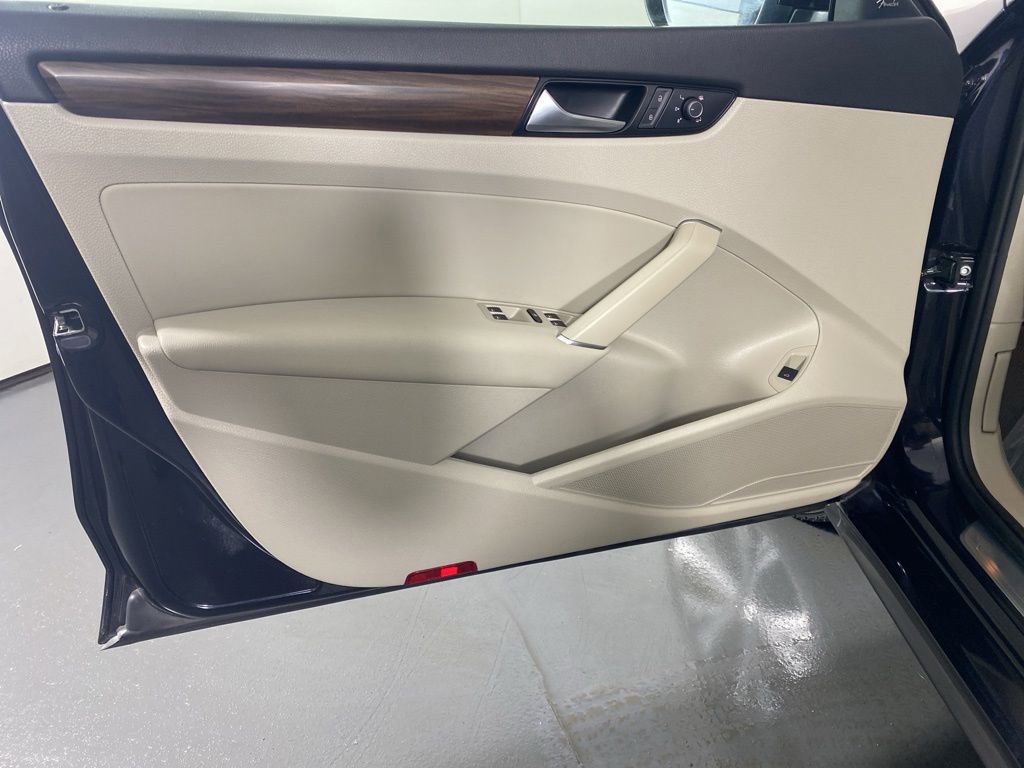 Used 2020 Volkswagen Passat 2.0T SEL image 24