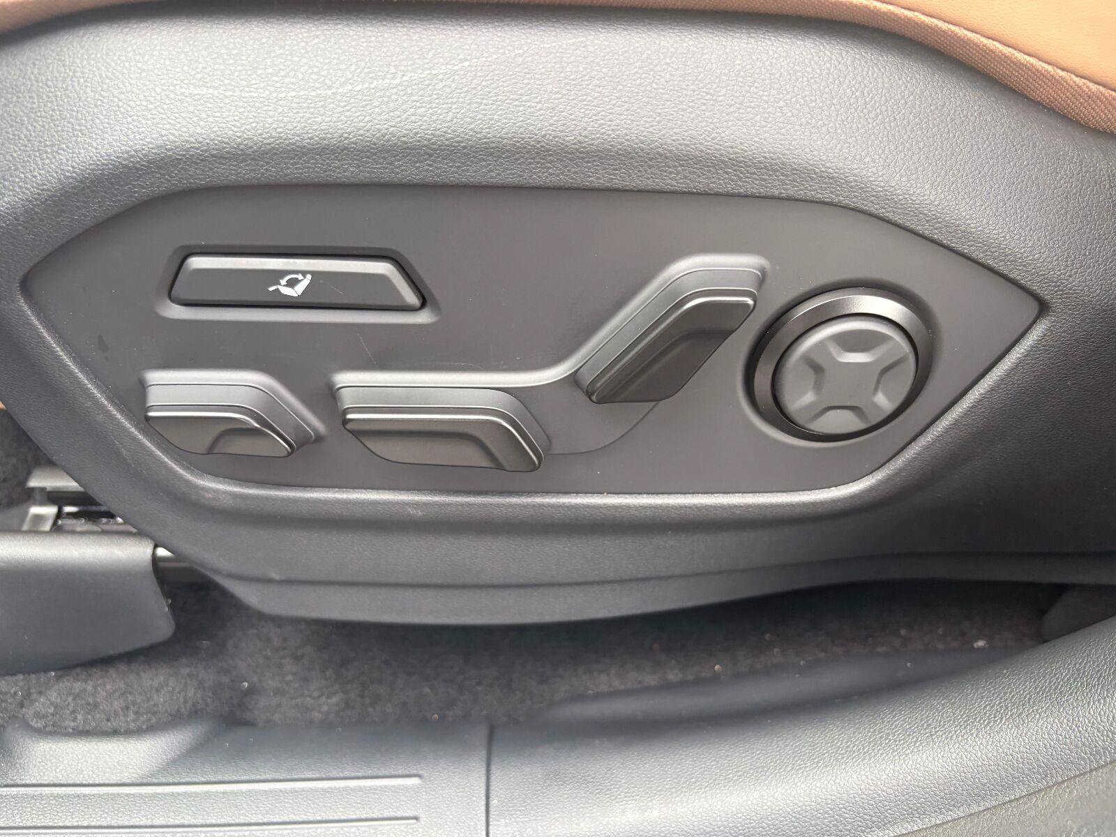 New 2026 Hyundai Santa Fe Calligraphy FWD image 17