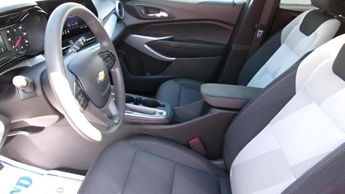 Used 2025 Chevrolet Trax LS image 13