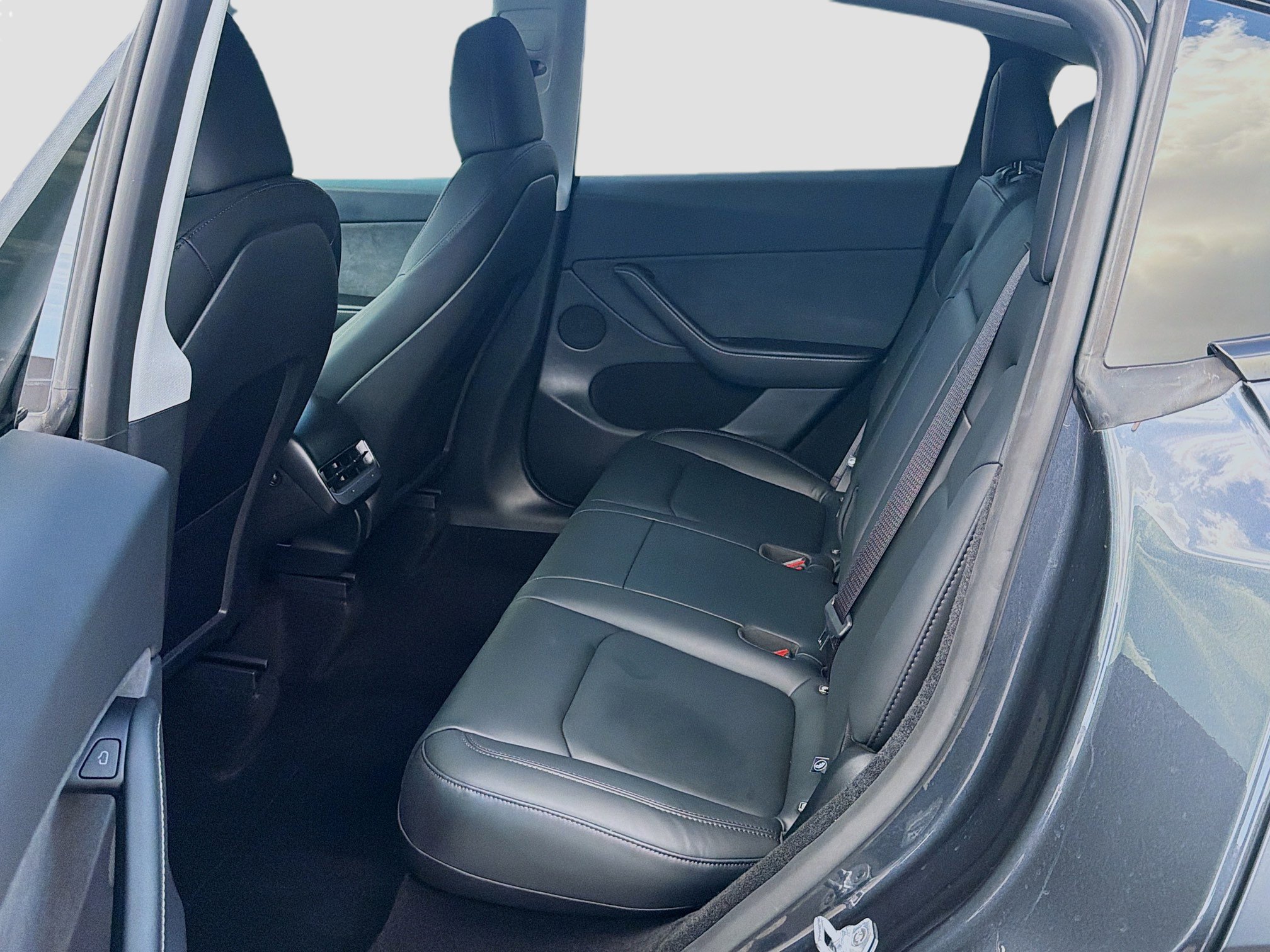 Used 2025 Tesla Model Y Long Range AWD/4WD image 22