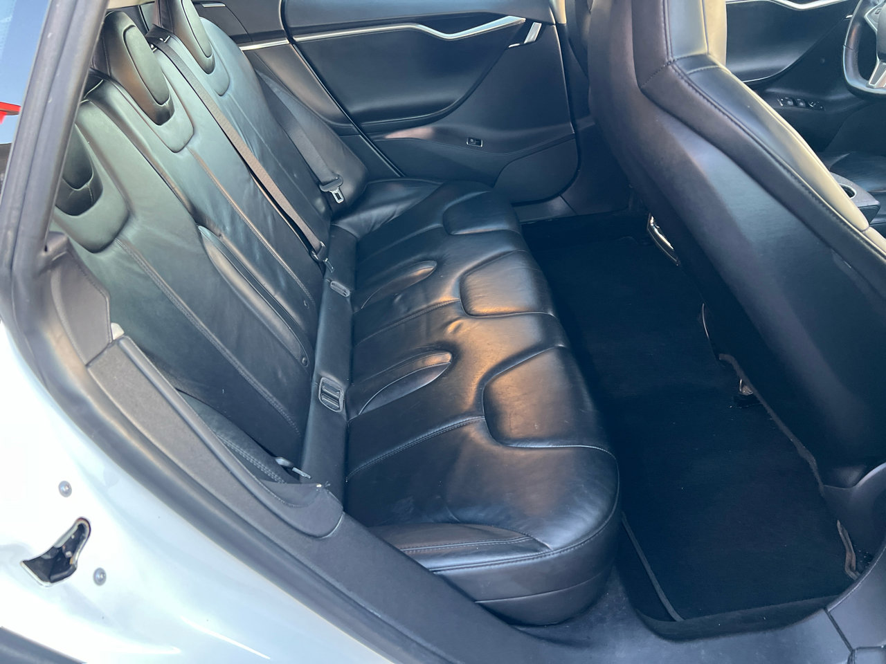 Used 2013 Tesla Model S Signature Performance image 15