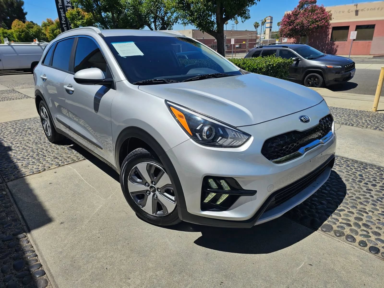 Used 2020 Kia Niro LX FWD image 3