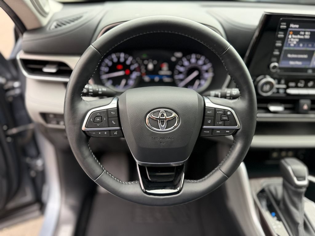Used 2020 Toyota Highlander Limited FWD image 6
