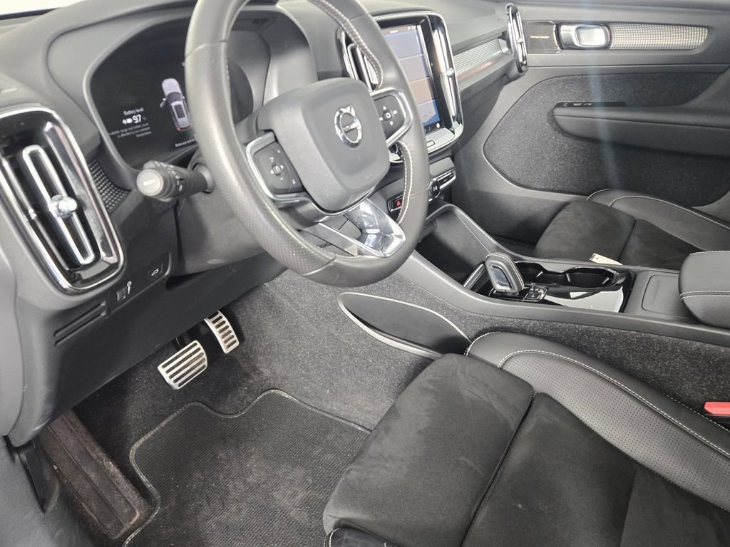 Used 2021 Volvo XC40 P8 Recharge w/ Advanced Package image 16