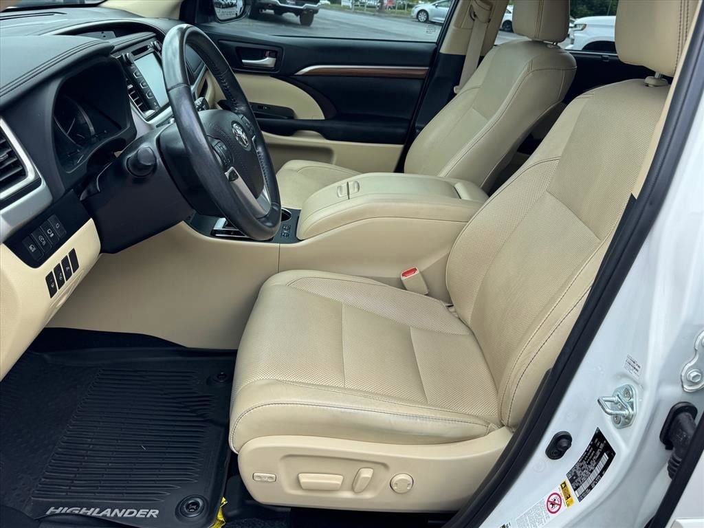 Used 2019 Toyota Highlander Limited Platinum AWD/4WD image 12