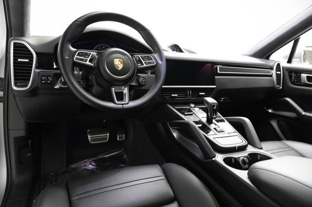 Used 2020 Porsche Cayenne Turbo image 6