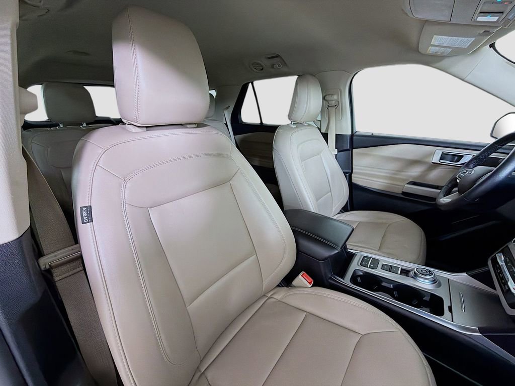 Used 2023 Ford Explorer XLT w/ Equipment Group 202A image 29