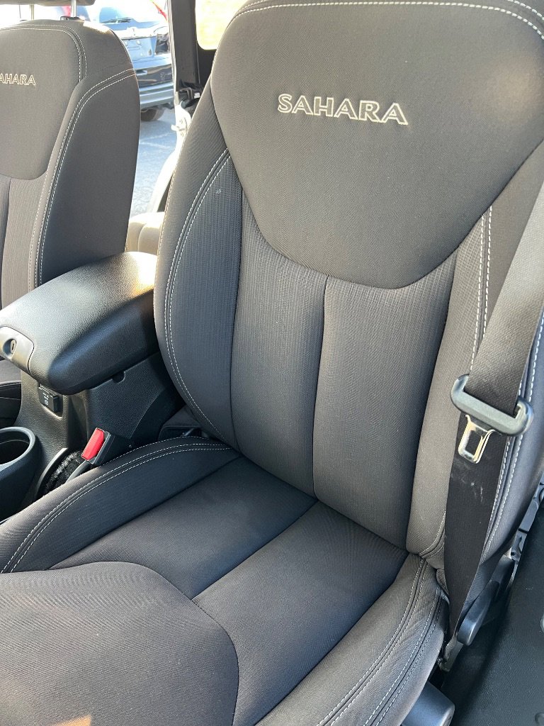 Used 2017 Jeep Wrangler Unlimited Sahara w/ Connectivity Group image 22