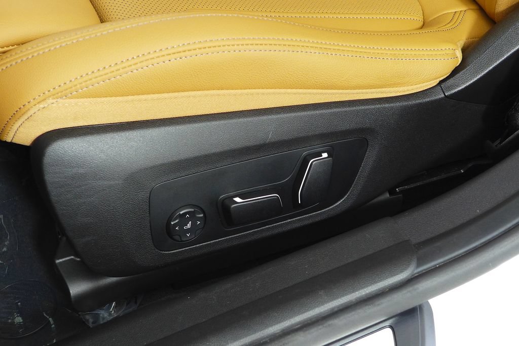 Used 2024 BMW 330e w/ Convenience Package RWD image 23