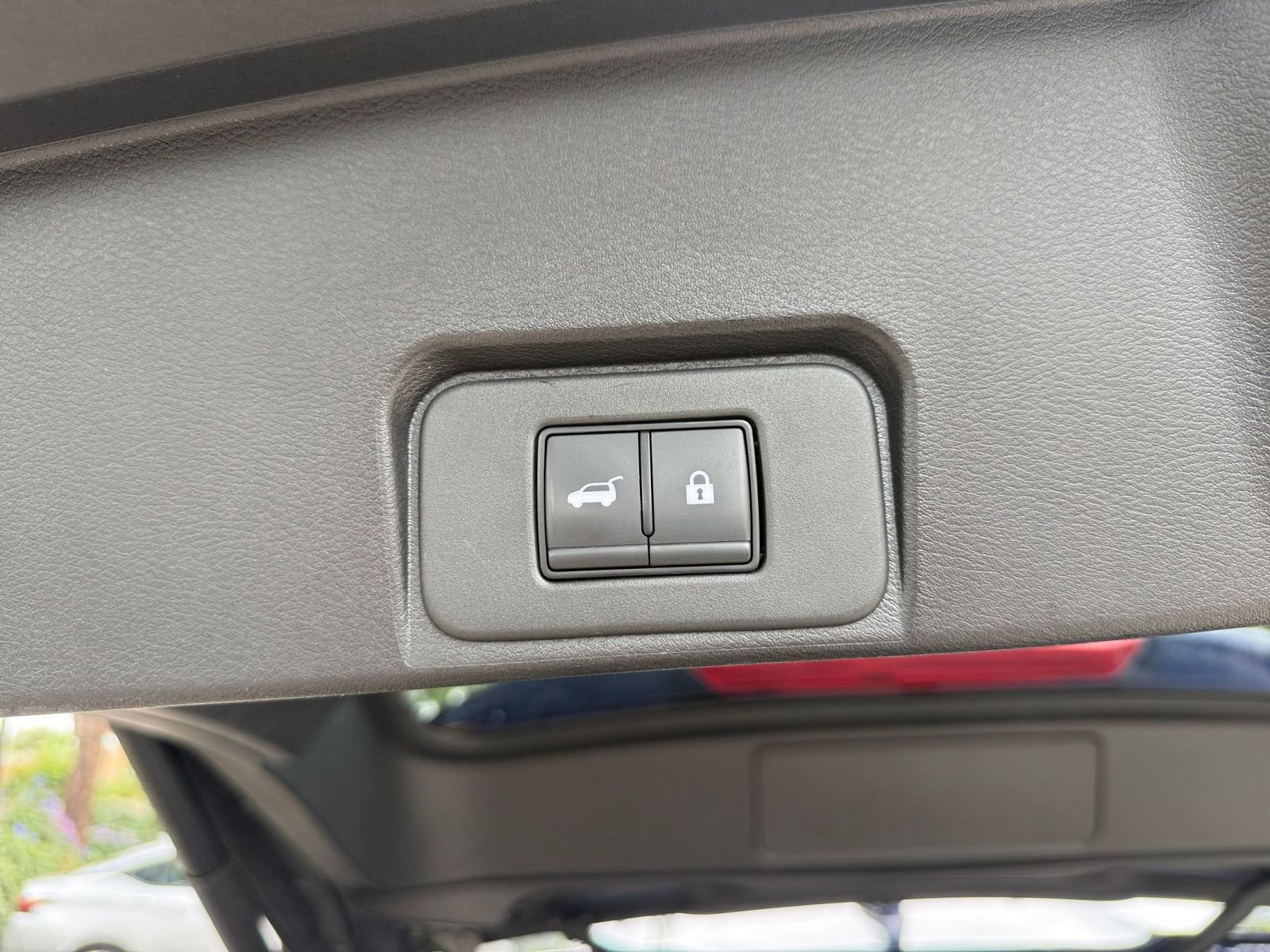 Used 2025 Nissan Rogue SV FWD image 21