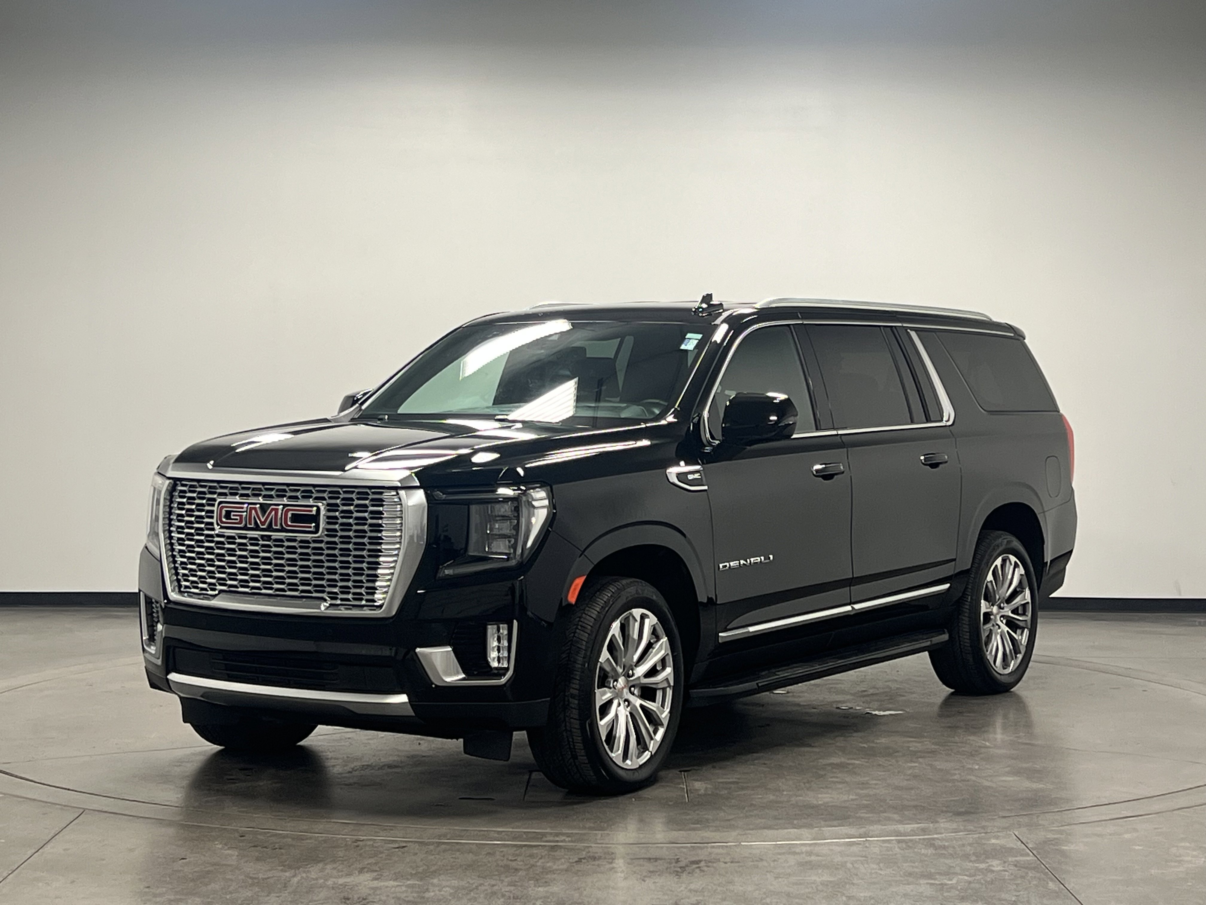 Used 2024 GMC Yukon XL Denali image 4