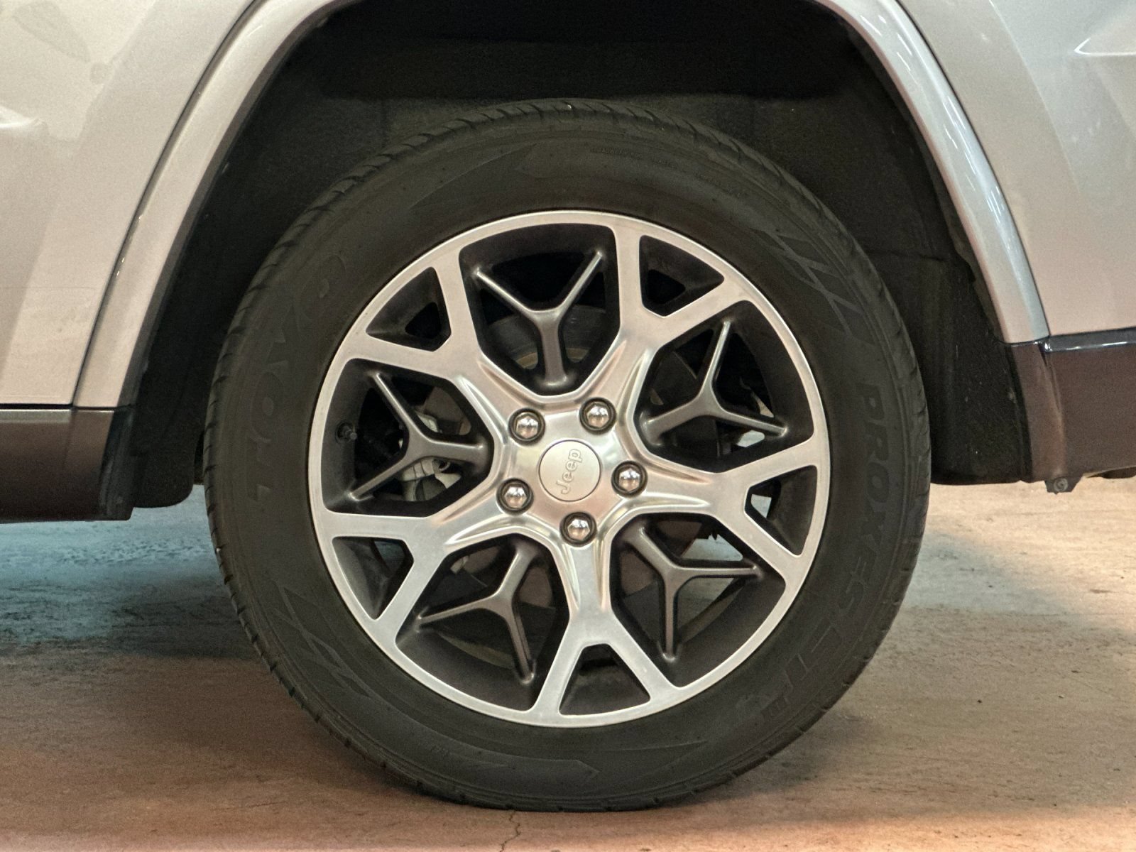 Used 2018 Jeep Grand Cherokee Limited RWD image 25