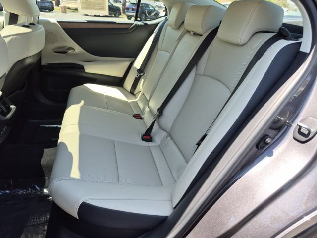 Used 2025 Lexus ES 300h w/ Premium Package FWD image 27