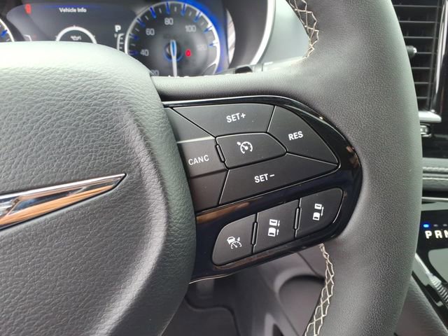 Used 2025 Chrysler Pacifica Limited FWD image 25