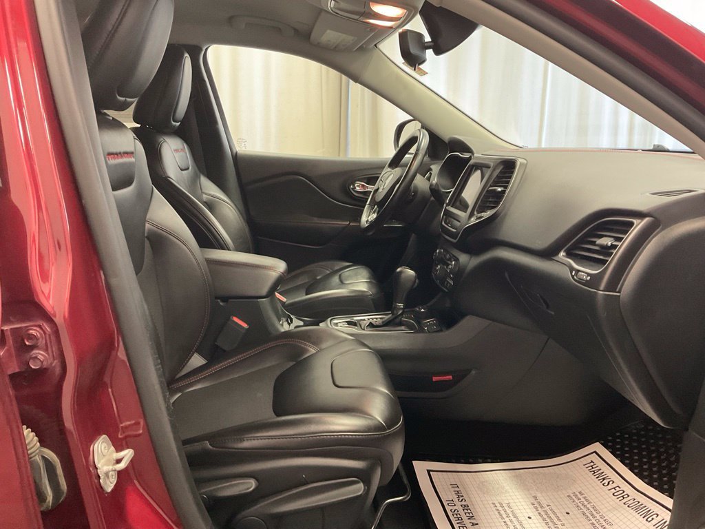 Used 2020 Jeep Cherokee Trailhawk w/ Cold Weather Group AWD/4WD image 31