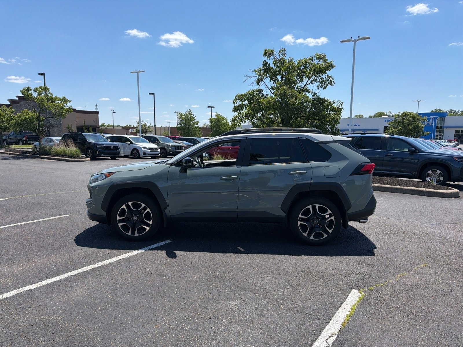 Used 2019 Toyota RAV4 Adventure AWD/4WD image 2