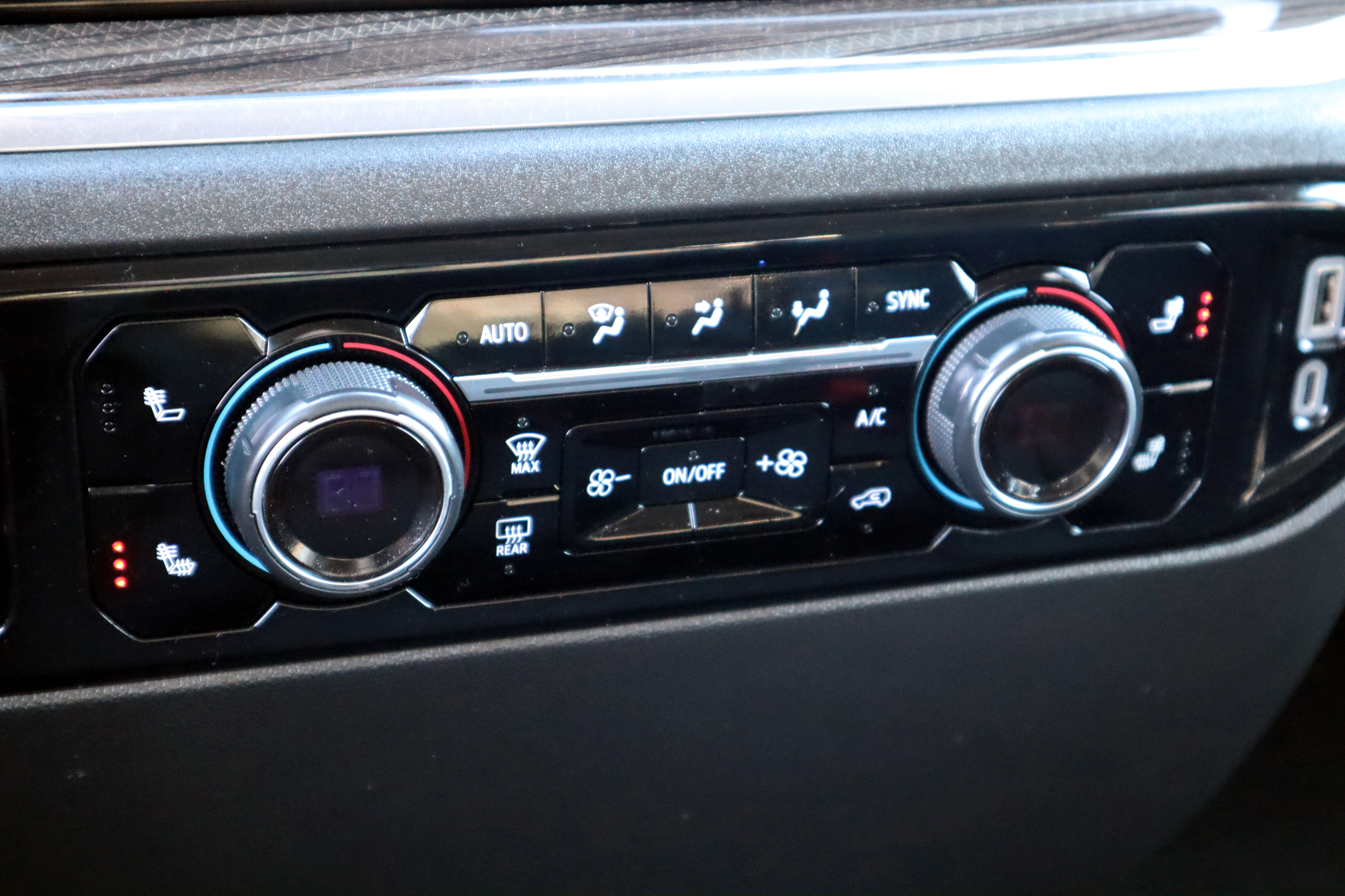 Used 2024 Chevrolet Silverado 3500 LT w/ Convenience Package image 25