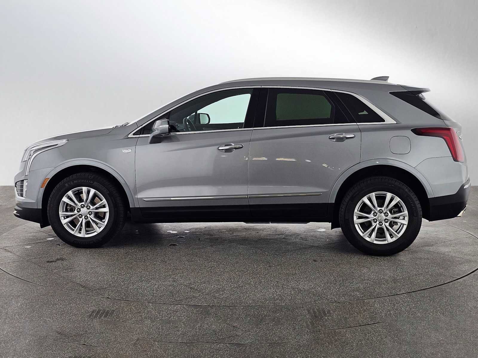 Used 2026 Cadillac XT5 Luxury w/ LPO, Floor Liner Package FWD image 6
