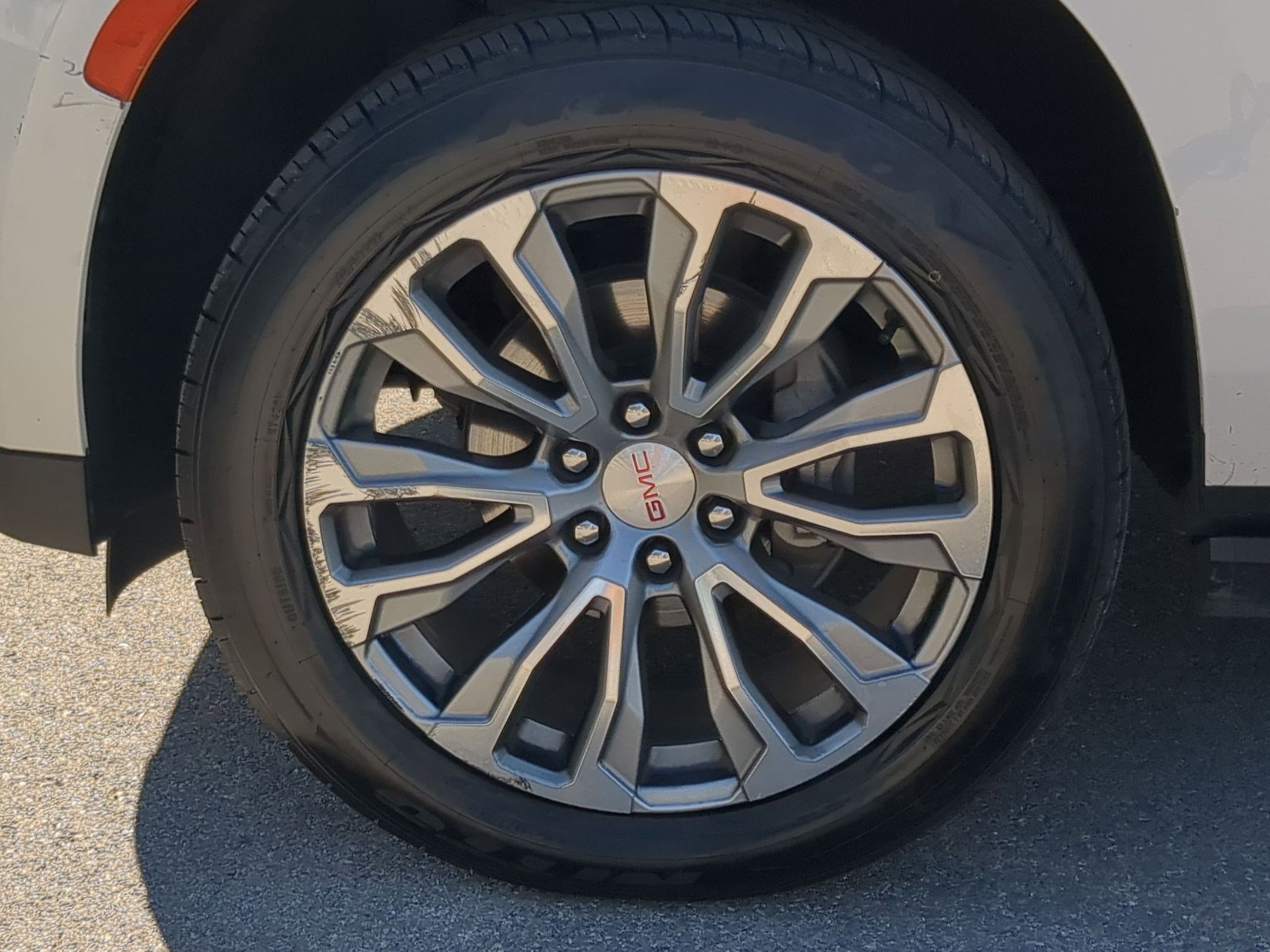 Used 2021 GMC Yukon Denali w/ Denali Premium Package image 9