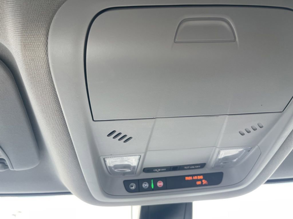 Used 2022 GMC Acadia SLE w/ Driver Convenience Package FWD image 15